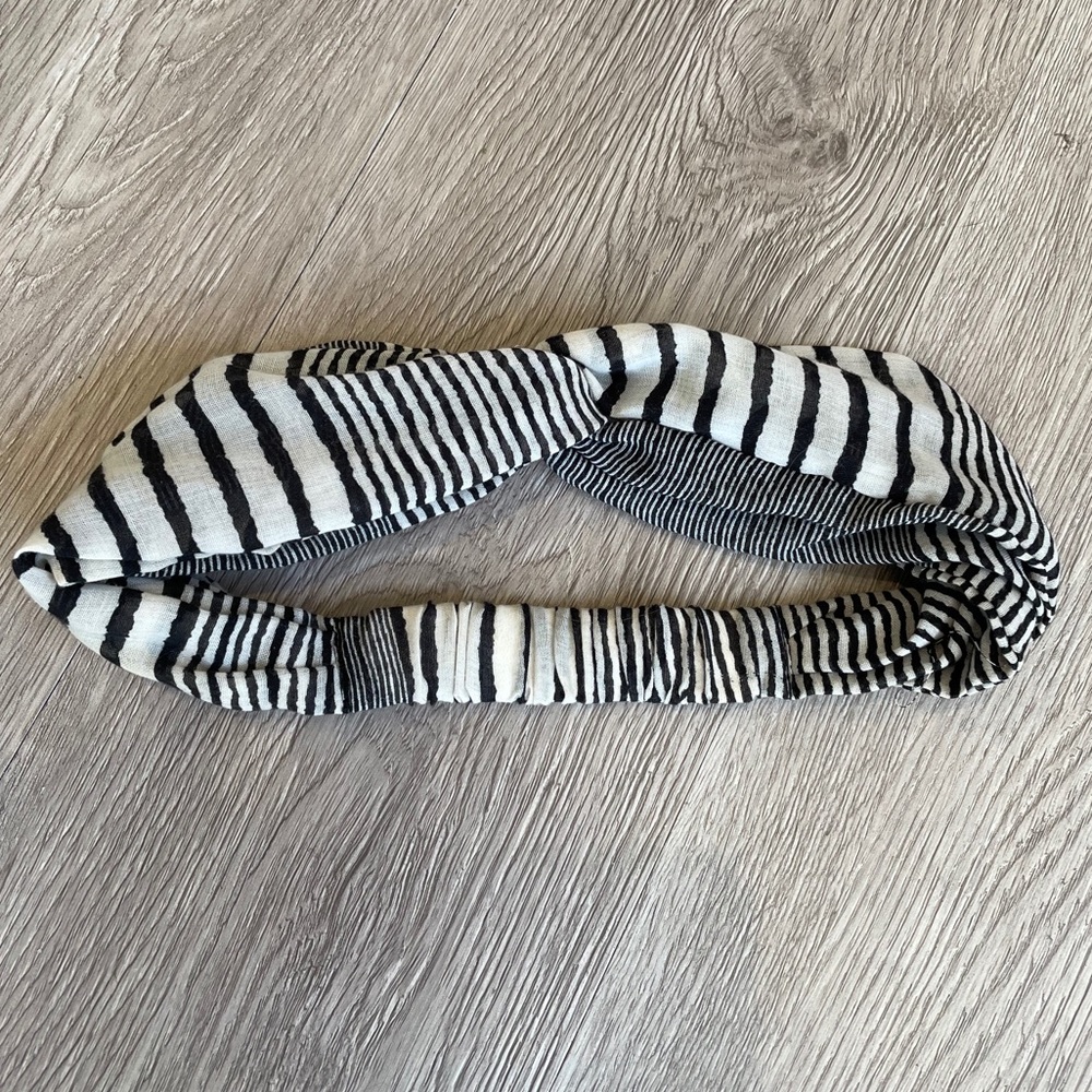 Black and white stripe headband